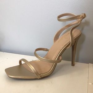 Lulus size 8.5 gold heels